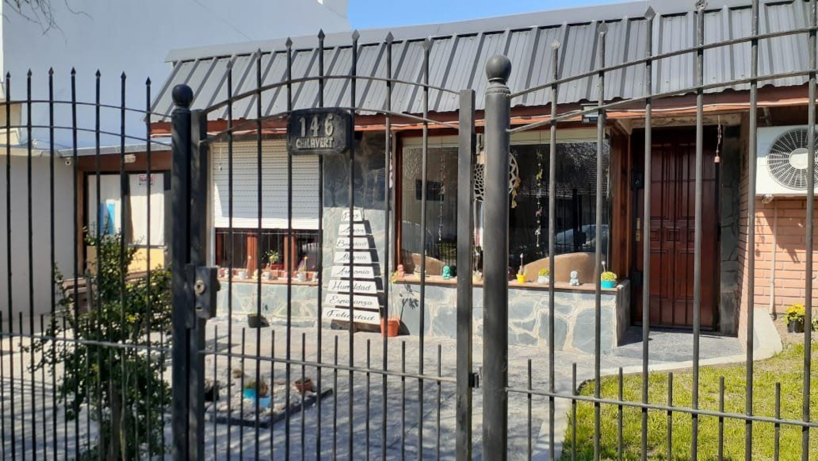 Chalet con departamento en venta