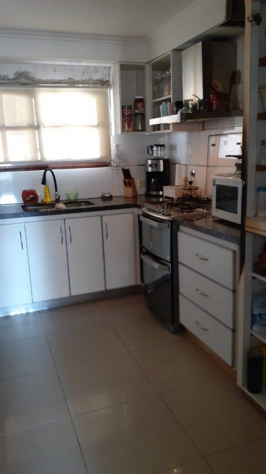 Chalet con departamento en venta