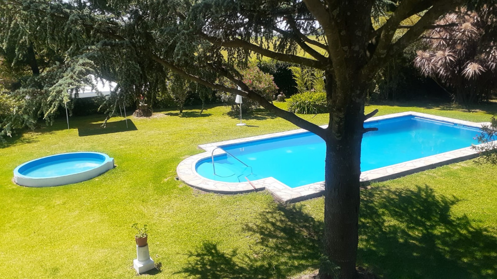 CASA QUINTA SOBRE 2 LOTES 40 DE FRENTE POR 90  MTS BARRIO ANTARTIDA ARGENTINAGENTINA SOBRE AVENIDA