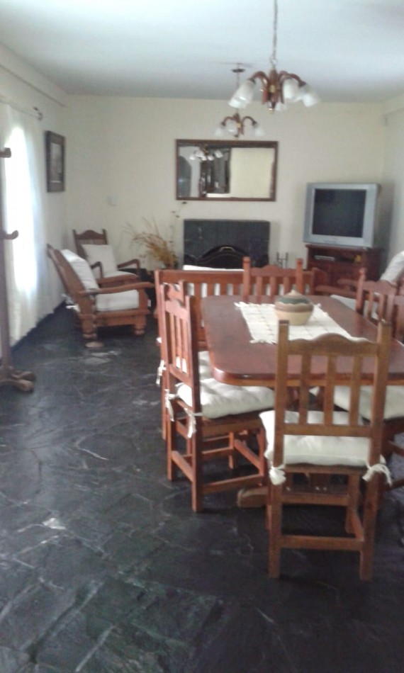 CASA QUINTA SOBRE 2 LOTES 40 DE FRENTE POR 90  MTS BARRIO ANTARTIDA ARGENTINAGENTINA SOBRE AVENIDA