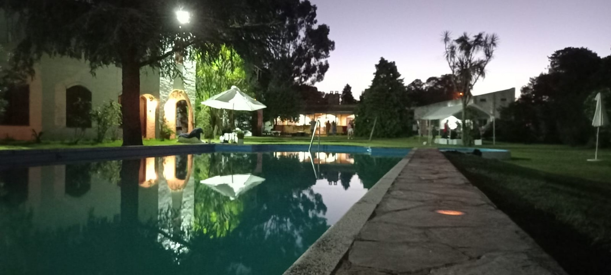CASA QUINTA SOBRE 2 LOTES 40 DE FRENTE POR 90  MTS BARRIO ANTARTIDA ARGENTINAGENTINA SOBRE AVENIDA
