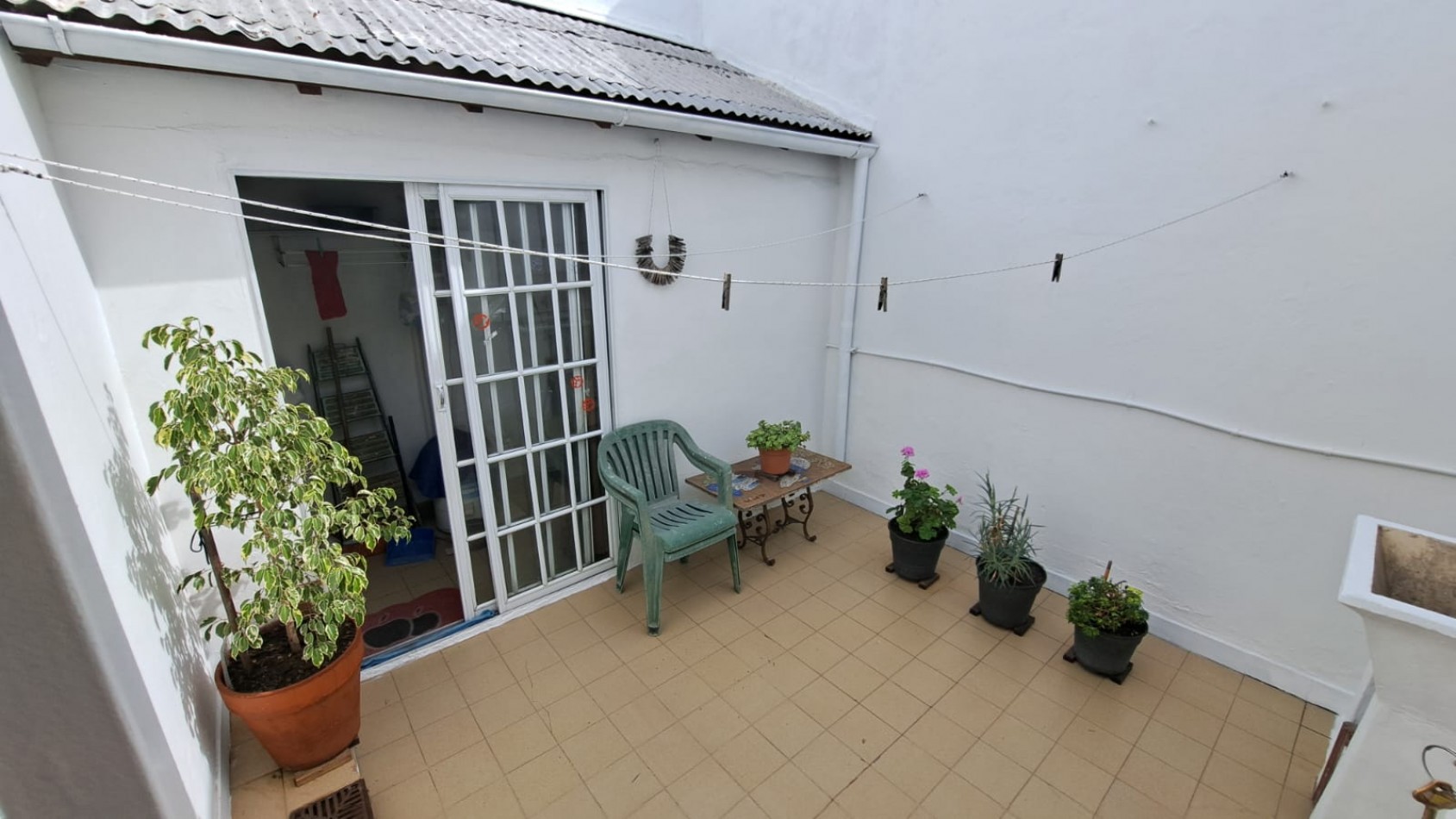 P.H. A LA CALLE ZONA SAN JOSE 3 AMBIENTES CON PATIO
