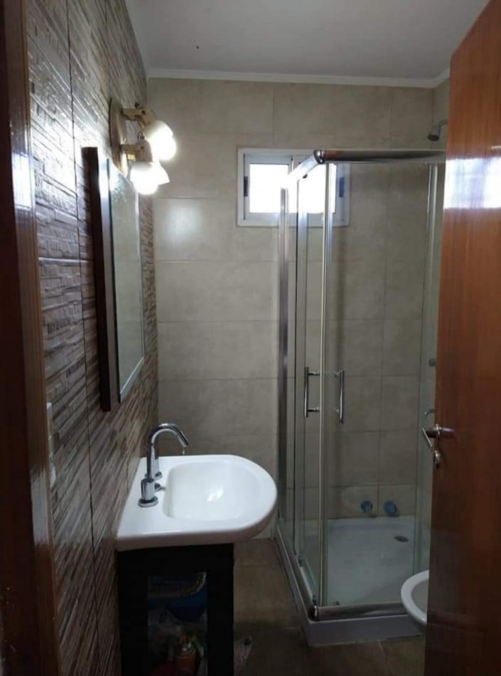 Casa 3 ambientes con parque