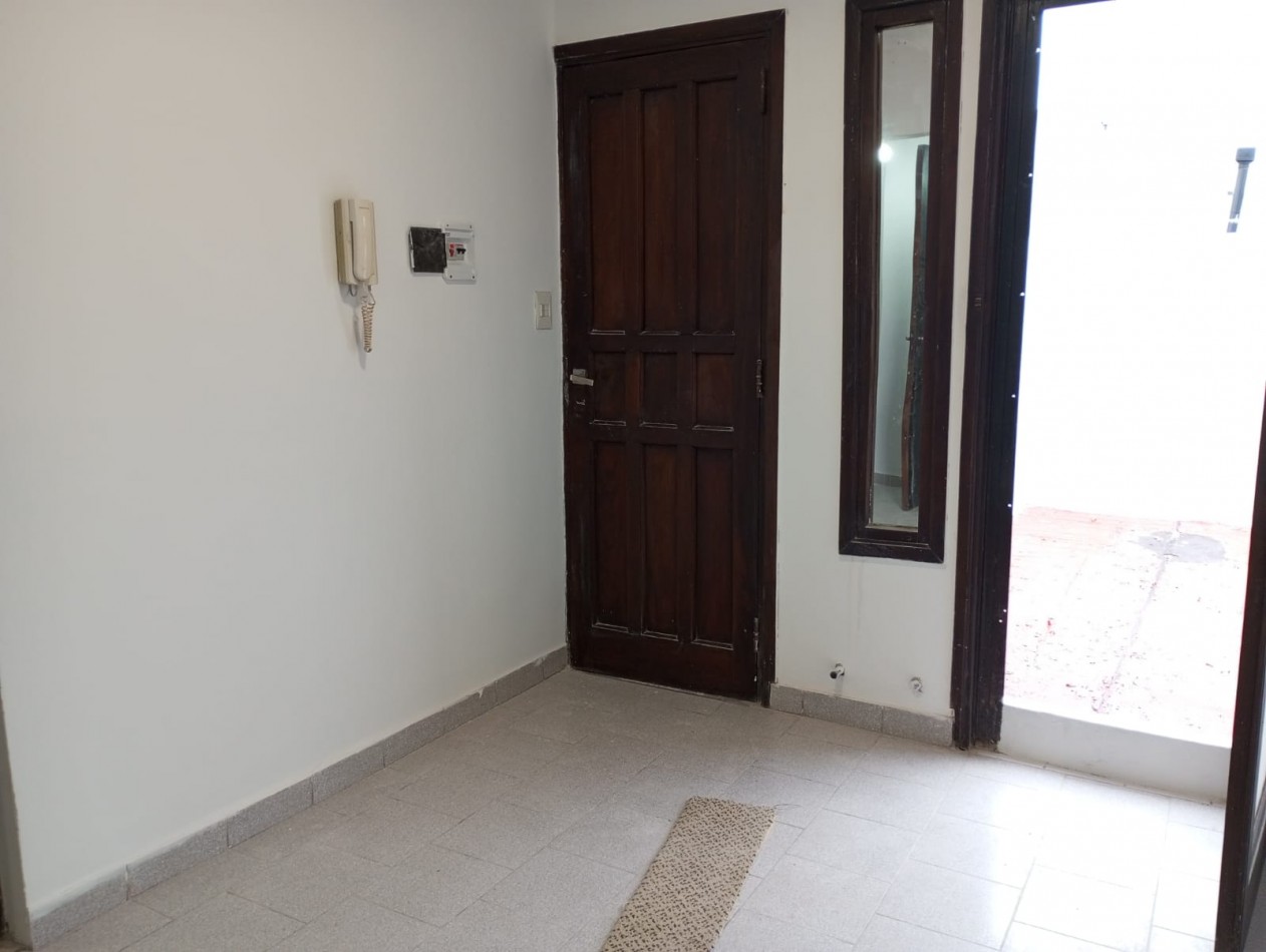 P-H-sin gastos 3 ambientes con patio en Primer piso unico en la planta al contrafrente