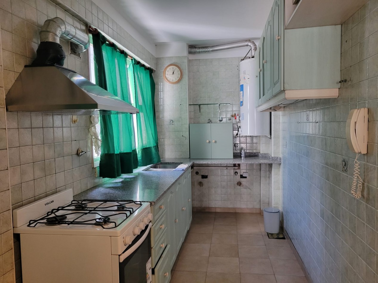 DEPARTAMENTO 3 AMBIENTES A LA CALLE CON COCHERA AMPLIA