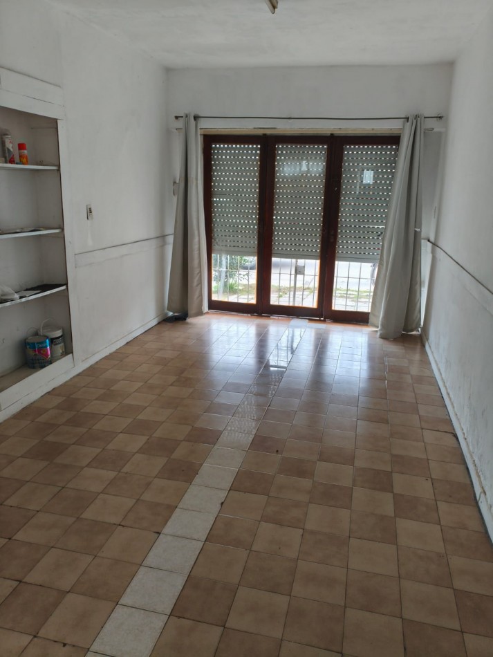 DEPARTAMENTO 3 AMBIENTES A LA CALLE CON COCHERA AMPLIA