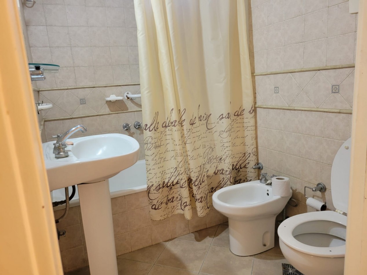 DEPARTAMENTO 3 AMBIENTES A LA CALLE CON COCHERA AMPLIA