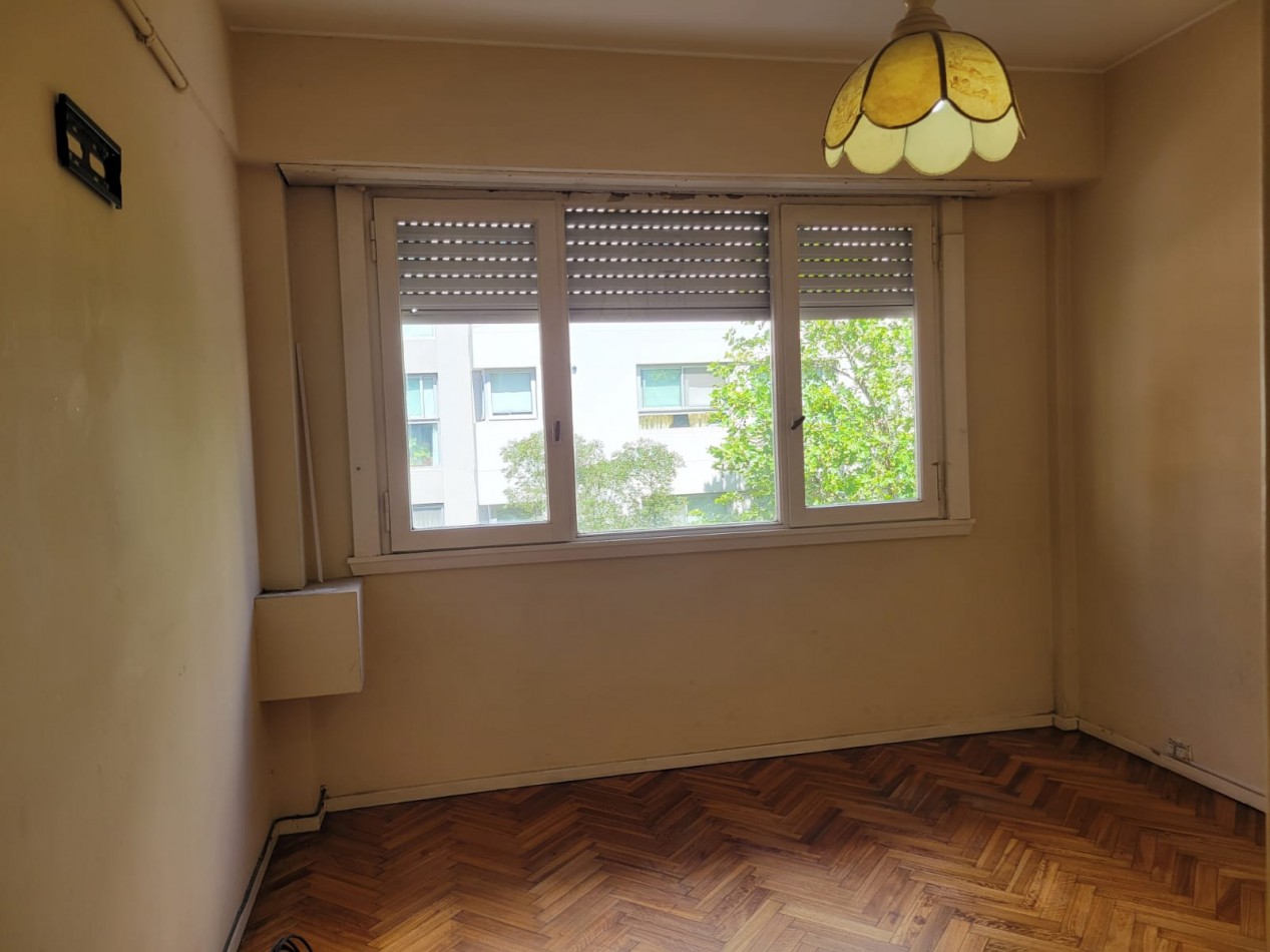 DEPARTAMENTO 3 AMBIENTES A LA CALLE CON COCHERA AMPLIA