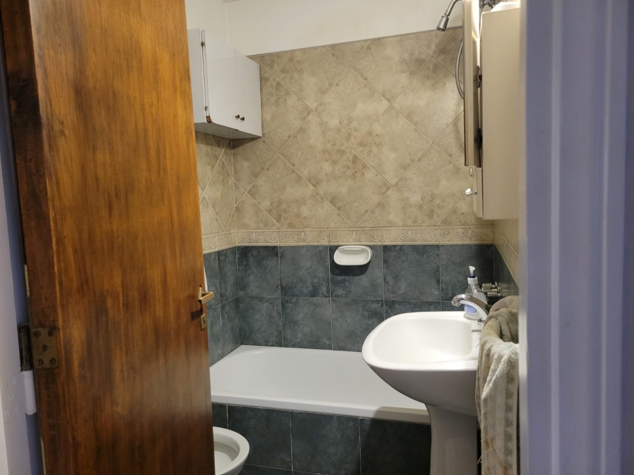 PISO 4 AMBIENTES A LA CALLE CON COCHERA