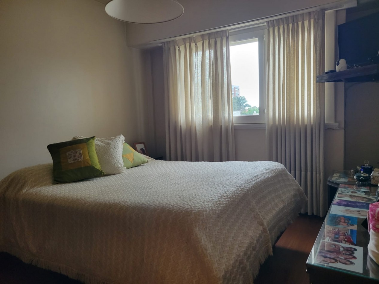 PISO 4 AMBIENTES A LA CALLE CON COCHERA