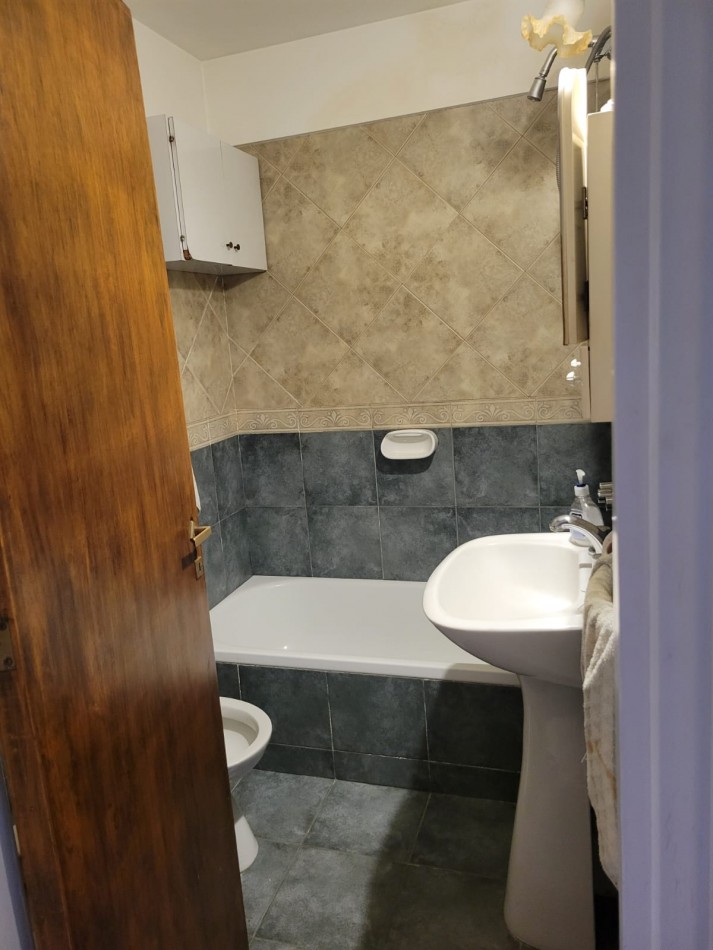 PISO 4 AMBIENTES A LA CALLE CON COCHERA