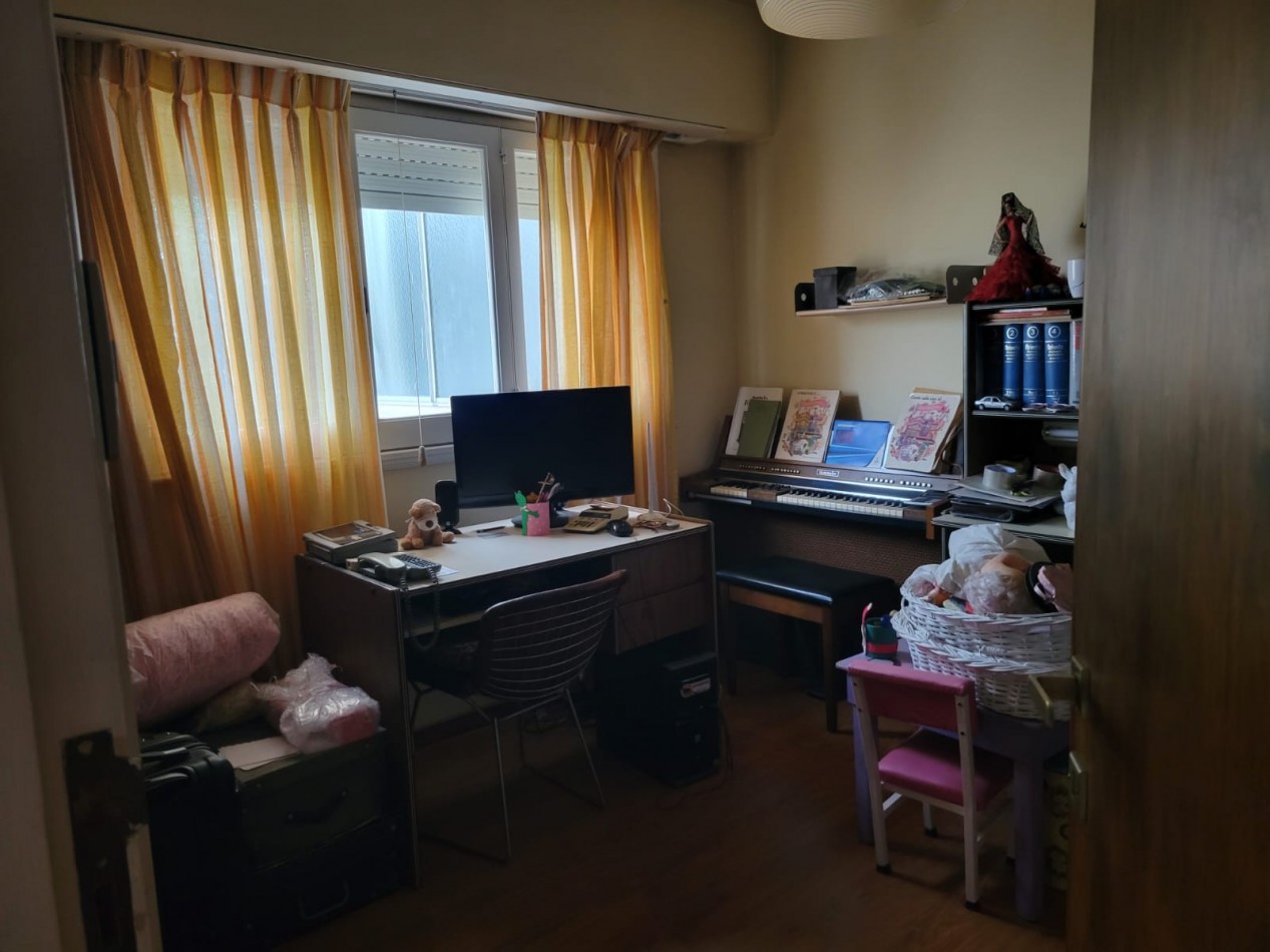 PISO 4 AMBIENTES A LA CALLE CON COCHERA