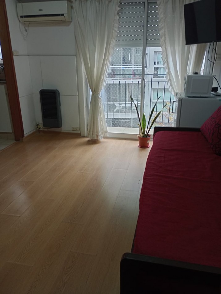 1 ambiente a la calle con balcon AMOBLADO