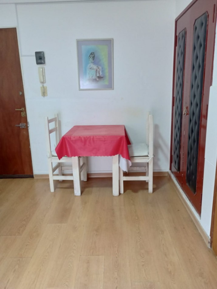1 ambiente a la calle con balcon AMOBLADO