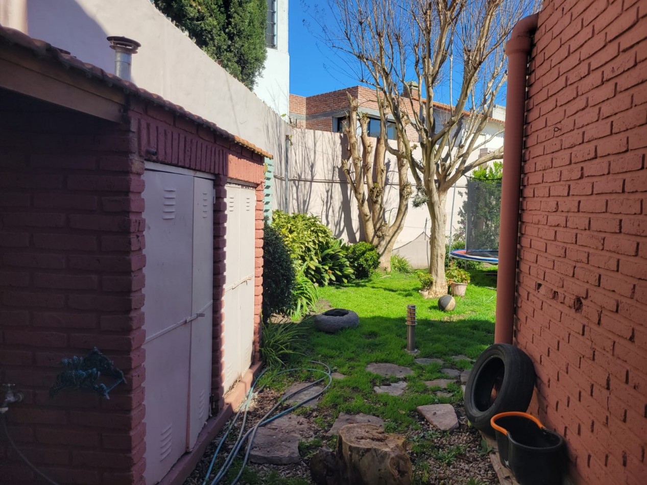 CHALET 3 AMBIENTES CON PARQUE