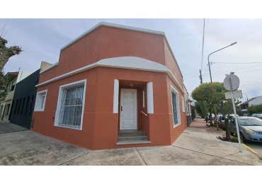 P.H. A LA CALLE ZONA SAN JOSE 3 AMBIENTES CON PATIO