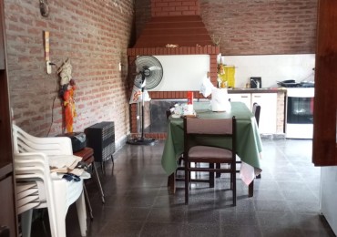 CHALET 4 AMBIENTES ENTRADA DOBLE DE COCHERA