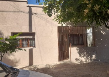 cASA 3 AMBIENTES LOTE PROPIO TOTALMENTE RECICLADO CON PATIO Y PEQUEÑO PARQUE ACEPTA MENOR O MAYOR VALOR